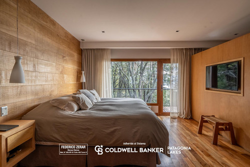 Venta - Exclusiva Casa De 8 Ambientes, 5 Dormitorios, 6 Baños En Barrio Las Vertientes.