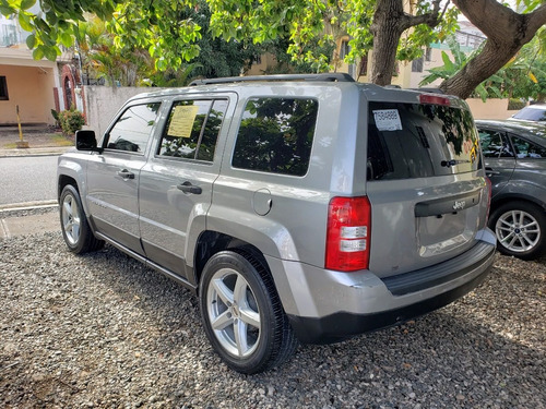 Imagen 3 de 9 de Jeep Patriot 2016 Gris Mecánico