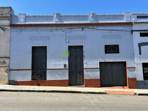 Casa Céntrica Con Garage.