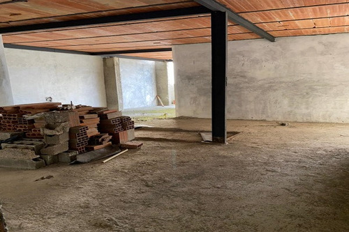 Ls Vende Terreno Con 75% Casa Construida El Junquito