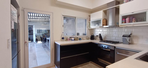 Venta Casa 4 Ambientes Villa Luzuriaga- Permuta !!