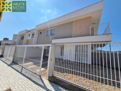 Imagem 11 de 15 de Casa No Bairro Perequê Em Porto Belo Sc - 2485
