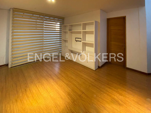 Moderna Casa En Jardines Del Sur Con 272 M2 Útiles