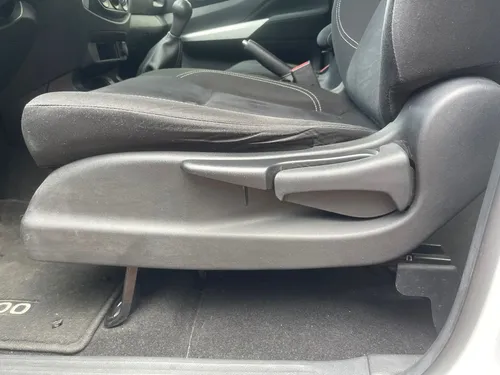 Nissan NP300 2.5 SE Paq Seguridad Mt