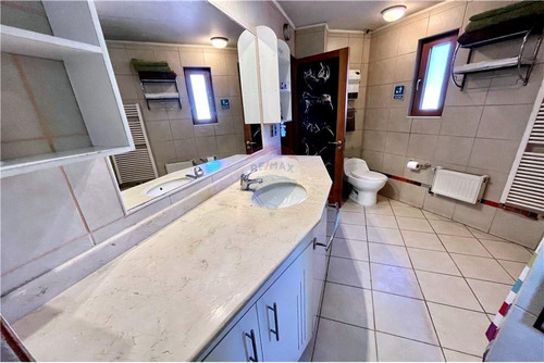 Casa Con Espacio Comercial En Venta