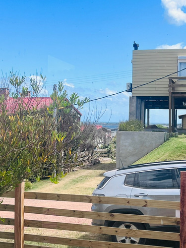 ¡oportunidad! Dos Casas A Estrenar En Terreno De 524 M² En El Centro De Punta Del Diablo, A 3 Cuadras De La Playa