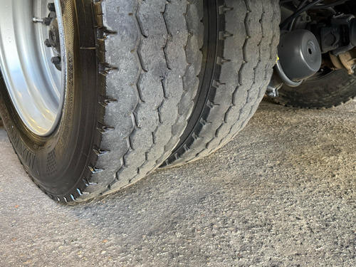 Iveco Tector 240e28s 2012/2013 Baú 8,50 X 2.95