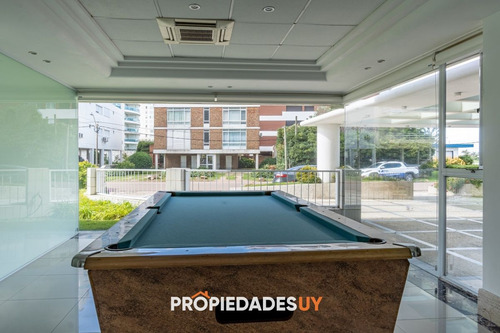 Apartamento De 3 Dormitorios En Playa Brava, Primera Linea