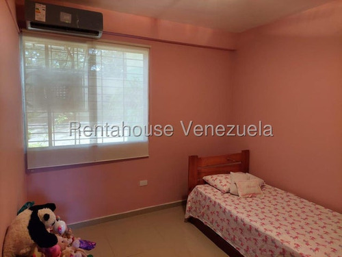 Maribel Morillo Asesor Inmobiliario De Rentahouse Vende; Lindo Apartamento; Situado En Planta Baja; Posee 2 Hab.2 Baños; Queda Amoblado; Conjunto Privado Ubicado Cerca Avda. La Ribereña; Cabudare Lara