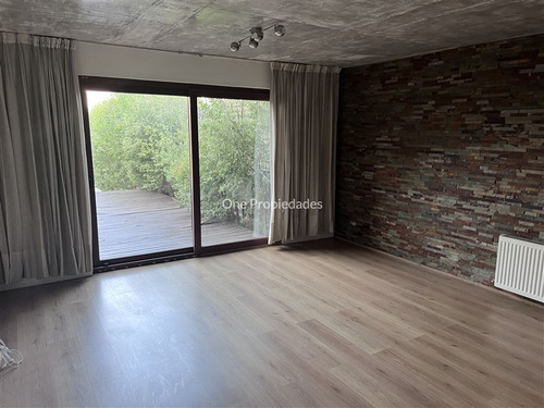 Casa En Venta En Condominio 4d/4b . Lo Barnechea