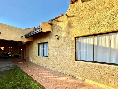 Casa En Venta De 5 Dorm. En Olmué