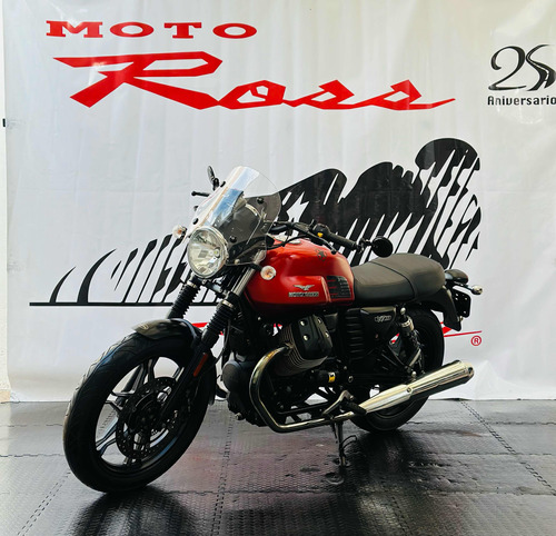 Moto Guzzi V7  Stone