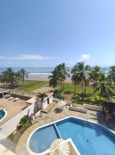 Apartamento En Tucacas, Conjunto Residencial Atlantis Palace. S.p