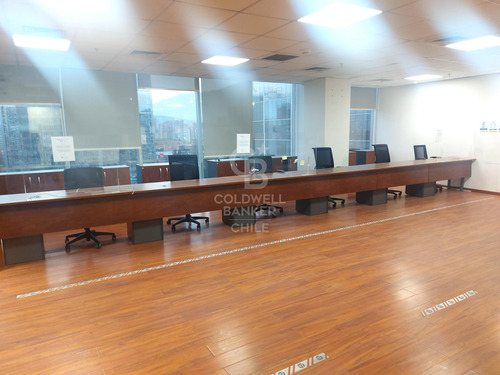 Oficina Ubicada En Edificio Mistral, Las Condes