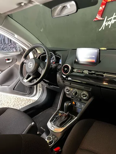 Mazda 2 1.5 Touring Carbón Edition