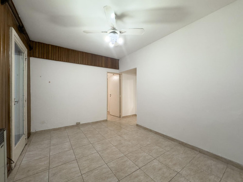 Venta - Departamento 2 Ambientes Con Patio - Recoleta