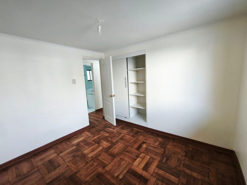 Remodelada En Pasaje Cerrado José Domingo G.r., La Reina