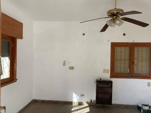 Casa 2 Dormitorios Banfield Con Cochera