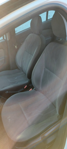Imagem 3 de 12 de Renault Logan 2016 1.6 Expression Hi-power 4p