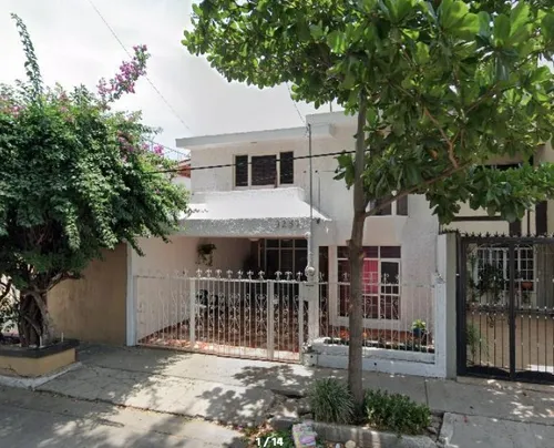 Casa En Venta En Jardines De La Paz, Guadalajara