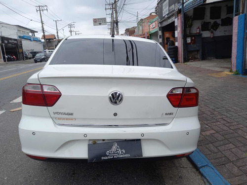 Imagem 2 de 7 de Volkswagen Voyage 2015 1.6 Msi Highline Total Flex 4p