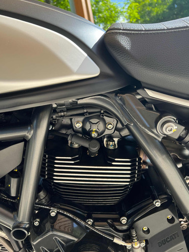 Ducati Scrambler Icon Dark 800