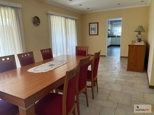 Casa En Venta Y Alquiler En Septiembre, Escobar. 5 Ambientes
