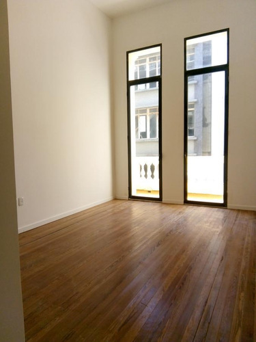 Imagen 6 de 9 de Gran Loft, Plaza Matriz, 57 M2 , Grandes Ventanales, Super Luminoso , Único !!