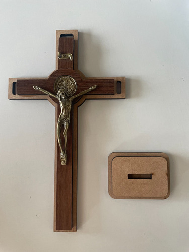 Crucifixo Parede São Bento Madeira Metal Cruz C Suporte 27cm Cor Marrom