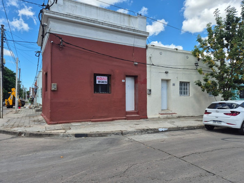 Dueño En El Centro Zorrilla Y Piedras.