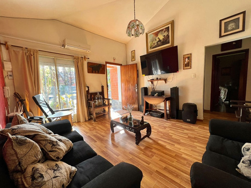 Se Vende Casa 3 Dormitorios, Parrillero, Garaje - Buceo
