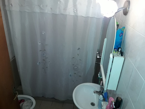 Imagen 8 de 10 de Tipo Casa 3 Amb. Al Frente, Buena Ubicacion