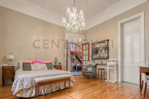 Casa En Venta De 3 Dormitorios Con Patio Y Cochera