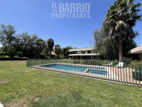 Casa En Venta De 4 Dorm. En Las Brisas De Chicureo