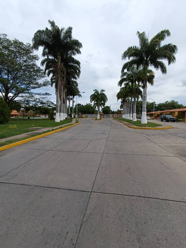 En Venta Casa De Dos Niveles Amoblada En San Diego