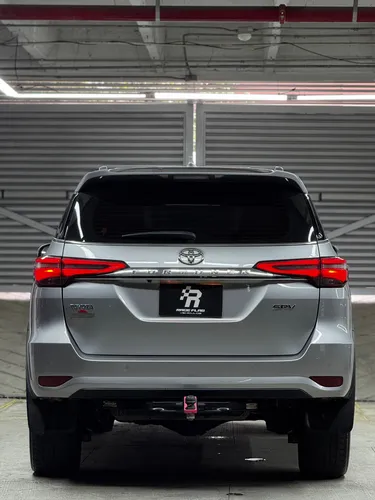 Toyota Fortuner 2.4 SRV At 7Ps