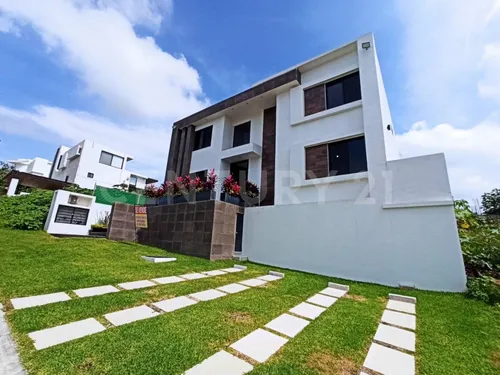Casa En Venta, Nueva, Lomas De Cocoyoc, Con Alberca Y Jardín, Morelos