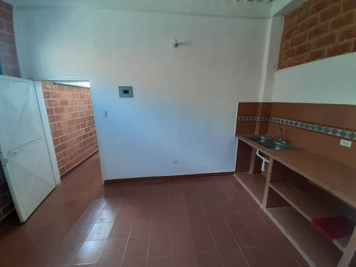 Imagen 5 de 19 de Frances Mijares Vende Edificio Comercial En La Candelaria 146616 04144990395