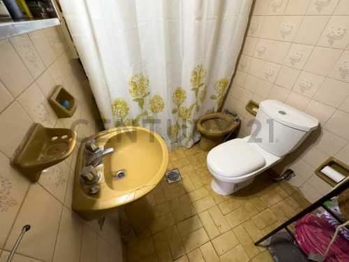 Casa En Venta De 3 Dormitorios Y Cochera. Calle 39 E/ 132 Y 133 - La Plata Vivienda Ubicada A ...
