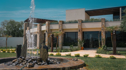 Casa En Venta En Los Lirios En Montemorelos
