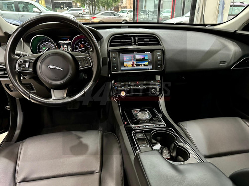 Jaguar XE 2.0 Pure