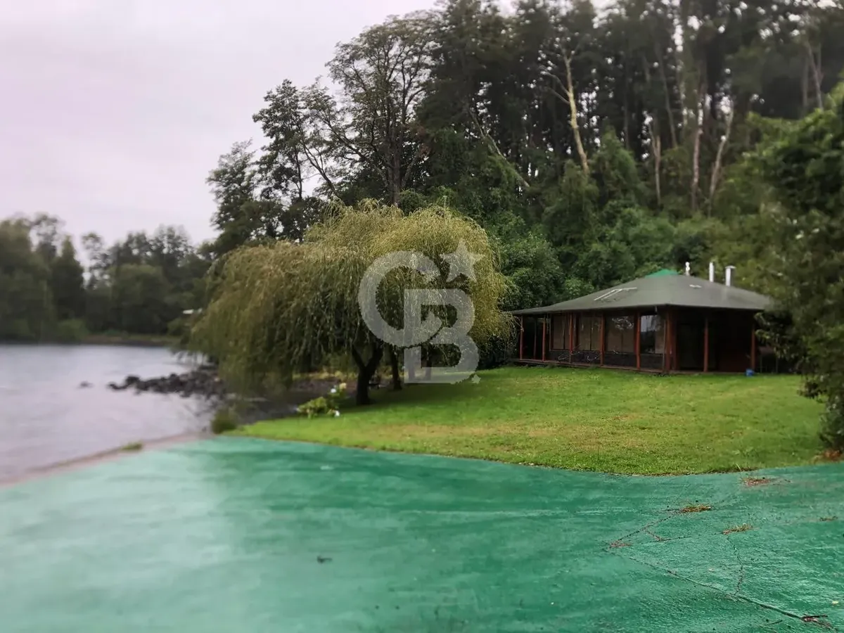 Imagen 5 de 11 de Parcela Orilla De Lago Con Casa Y Quincho. Cerca Del Volcán