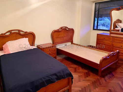 Urb. La Trinidad, Sector Sorocaima, Cerca Centro Médico Docente La Trinidad !! Excelente Apartamento, Con O Sin Muebles, 184 M2, 3 Hab., 3 Baños, 2 Pe. Condominio Tipo Resort. Inmejorable Ubicación !!