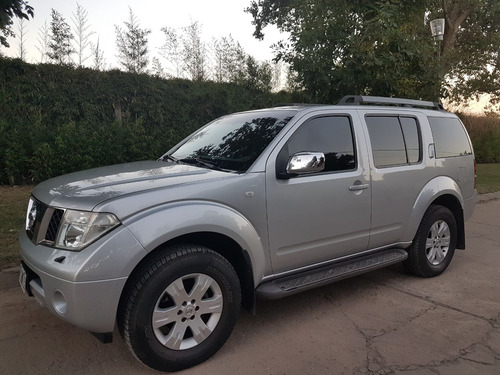 Nissan Pathfinder 2.5 Le 4x4 5at