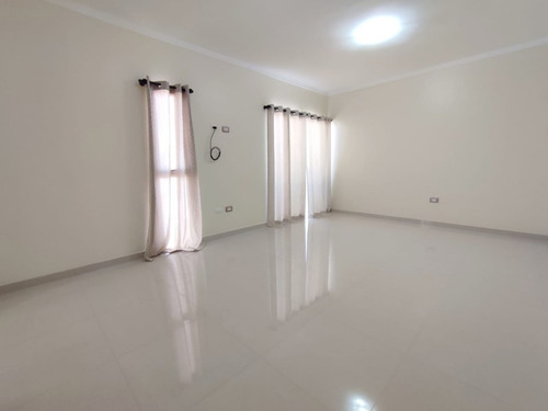 Imagen 3 de 27 de Ca-898 Zona Norte Townhouse En Villa Punta Norte Sector Lago Mar Beach