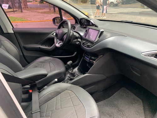 Peugeot 208 Feline Pack Cuir