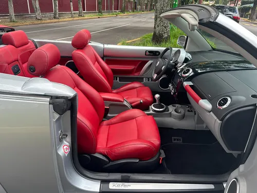 Volkswagen Beetle 2.0 Cabrio Turbo 5vel Piel Mt