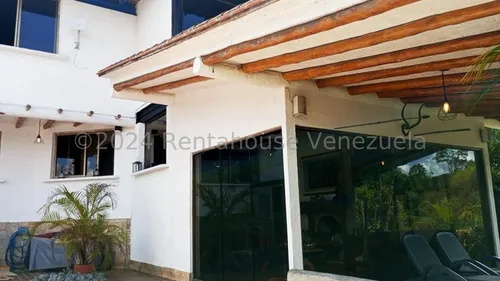 Bellisima Propiedad, Casa Estilo Colonial En Venta Ubicada En Oripoto 24-27451