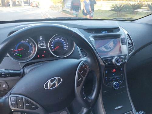 Imagem 8 de 13 de Hyundai Elantra 2015 2.0 16v Gls Flex Aut. 4p