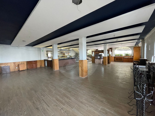 Local En Renta Para Restaurante Ubicado Sobre Avenida Principal